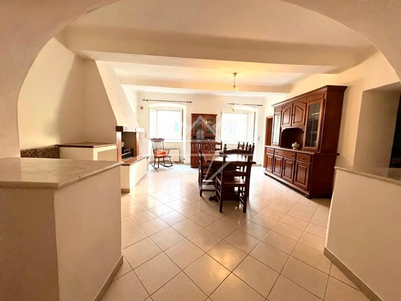 Appartamento in Vendita a Carrara, 125'000&euro;, 127 m², arredato