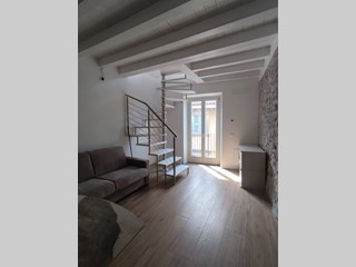 Attico in Affitto a Sarnico, 900&euro;, 60 m²