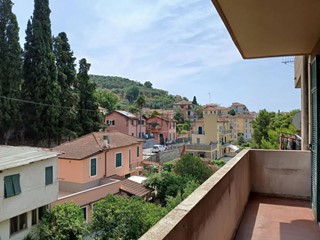 Appartamento in Vendita a Imperia, zona Porto Maurizio, 169'000&euro;, 100 m²