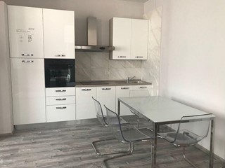 Trilocale in Vendita a Carrara, 135'000&euro;, 71 m², arredato