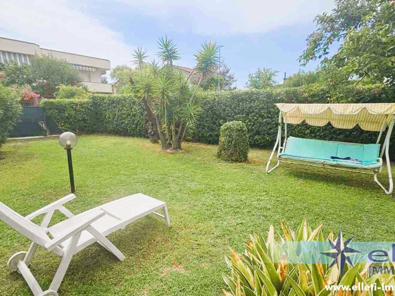 Quadrilocale in Vendita a Massa, zona Marina di Massa, 310'000&euro;, 60 m², arredato, con Box