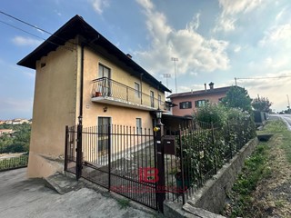 Appartamento in Vendita a Cuneo, 90'000&euro;, 139 m²