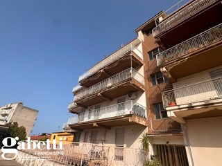 Quadrilocale in Affitto a Patti, 600&euro;, 140 m², arredato