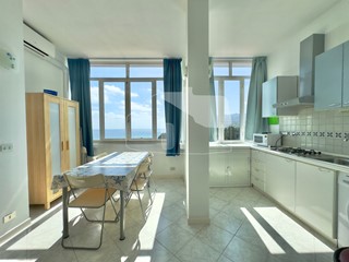 Bilocale in Vendita a Sanremo, 215'000&euro;, 46 m², arredato