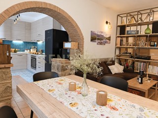 Appartamento in Vendita a Radicofani, 128'000&euro;, 121 m²