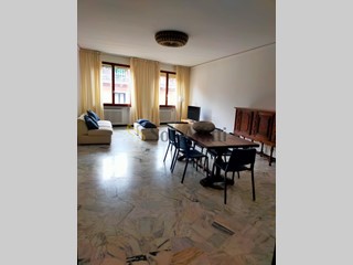 Appartamento in Affitto a Padova, zona Centro storico, 1'400&euro;, 150 m², arredato