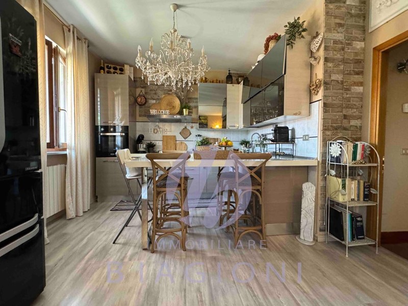 Quadrilocale in Vendita a Massa, zona Ronchi, 350'000&euro;, 60 m², arredato