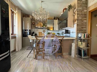 Quadrilocale in Vendita a Massa, zona Ronchi, 350'000&euro;, 60 m², arredato