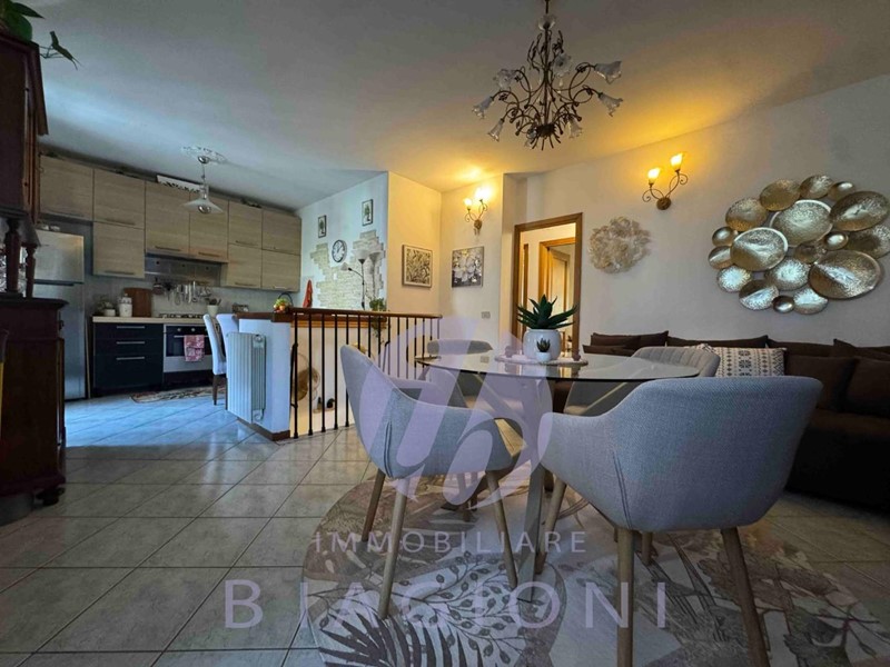 Quadrilocale in Vendita a Massa, zona Ronchi, 350'000&euro;, 60 m², arredato