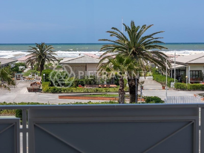 Bilocale in Vendita a Pietrasanta, zona Focette, 1'700'000&euro;, 130 m², arredato
