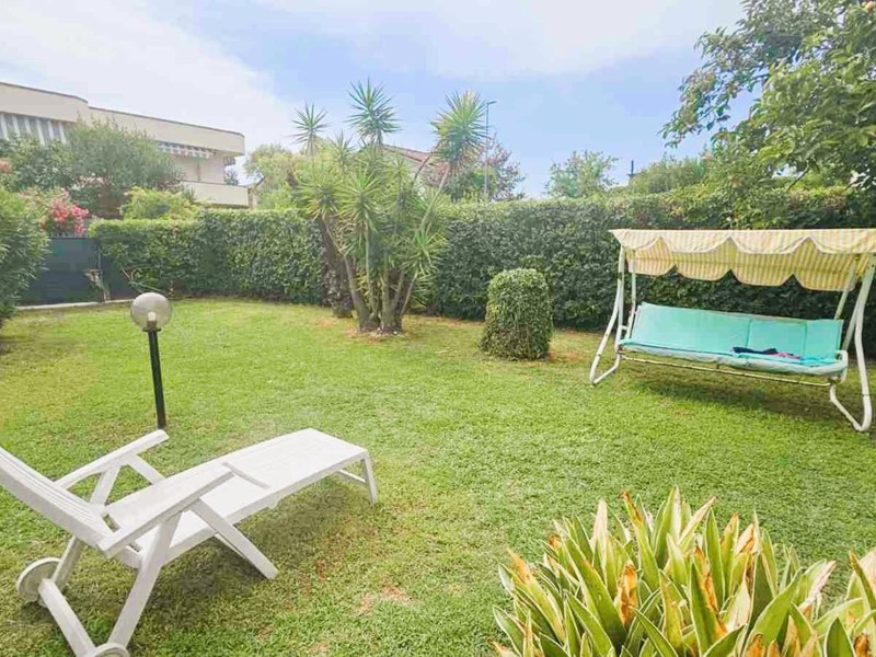 Quadrilocale in Vendita a Massa, zona Marina di Massa, 310'000&euro;, 60 m², arredato, con Box