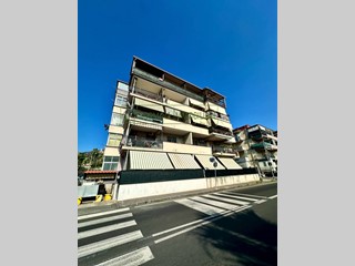 Appartamento in Vendita a Gaggi, 120'000&euro;, 120 m²