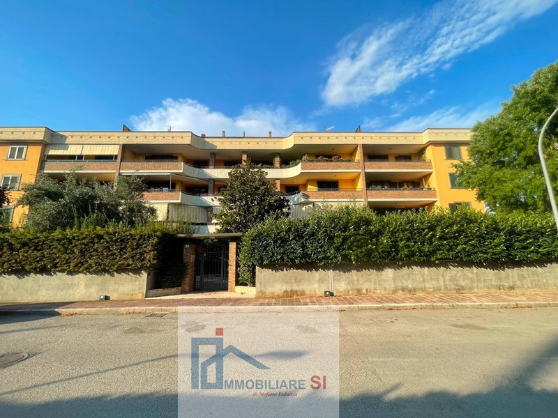 Appartamento in Vendita a Benevento, 370'000&euro;, 200 m²