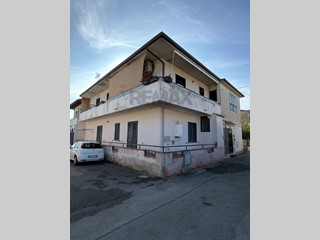 Quadrilocale in Vendita a Falciano del Massico, 80'000&euro;, 160 m²