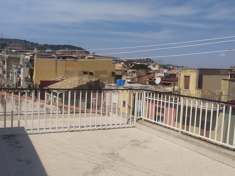 Bilocale in Vendita a Militello in Val di Catania, 28'000&euro;, 90 m²