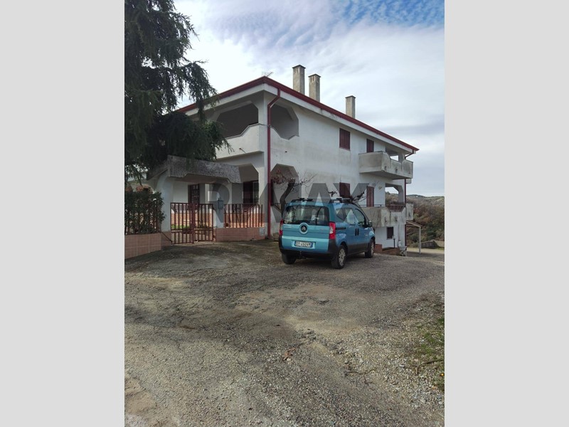 Appartamento in Vendita a Acri, 89'900&euro;, 189 m²