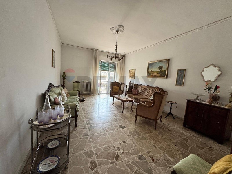 Appartamento in Vendita a Corigliano Rossano, 65'000&euro;, 190 m²