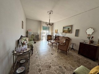 Appartamento in Vendita a Corigliano Rossano, 65'000&euro;, 190 m²