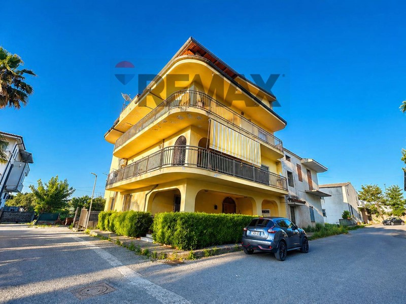 Appartamento in Vendita a Corigliano Rossano, 140'000&euro;, 160 m²