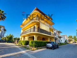 Appartamento in Vendita a Corigliano Rossano, 140'000&euro;, 160 m²