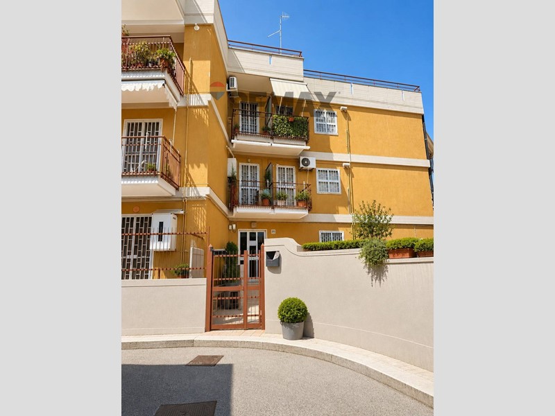 Appartamento in Affitto a Valenzano, 900&euro;, 105 m²