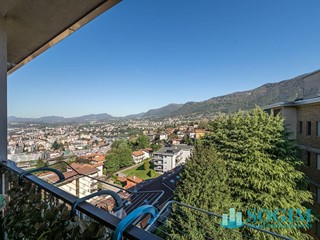 Trilocale in Vendita a Como, 155'000&euro;, 77 m²