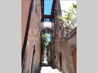 Appartamento in Vendita a Tagliacozzo, 280'000&euro;, 150 m²