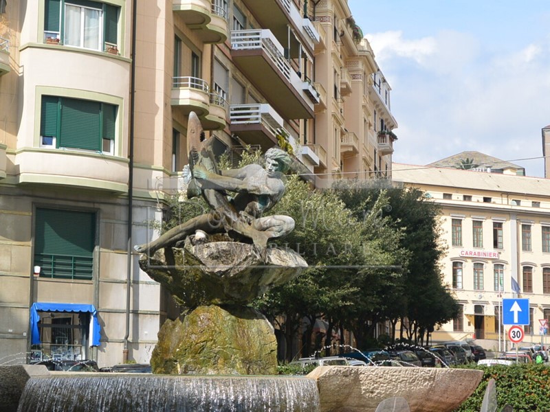 Appartamento in Affitto a Savona, 1'800&euro;, 155 m², arredato