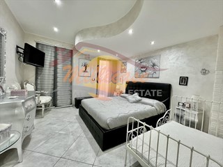 Trilocale in Vendita a Siracusa, zona Tisia - Tica - Zecchino, 118'000&euro;, 90 m²
