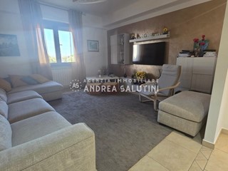 Appartamento in Vendita a Calcinaia, zona Fornacette, 215'000&euro;, 130 m², arredato, con Box
