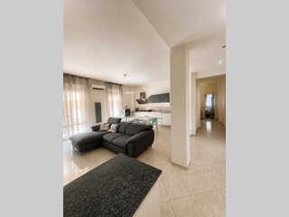 Trilocale in Vendita a Campiglia Marittima, zona Venturina Terme, 165'000&euro;, 80 m², arredato