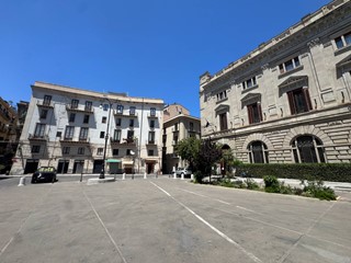 Appartamento in Affitto a Palermo, 1'200&euro;, 164 m²