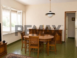 Trilocale in Vendita a Pomezia, 135'000&euro;, 85 m²