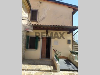 Quadrilocale in Vendita a Bibbiena, 52'000&euro;, 70 m²