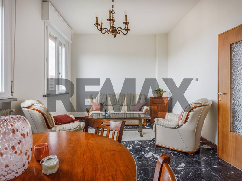 Trilocale in Vendita a Reggio Emilia, 135'000&euro;, 98 m²