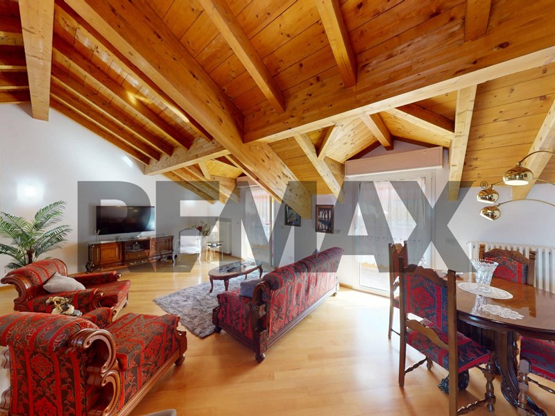 Attico in Vendita a Pavia, 550'000&euro;, 150 m²