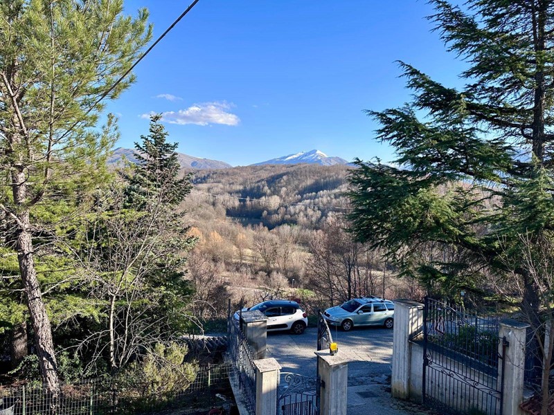 Appartamento in Vendita a L'Aquila, 92'000&euro;, 140 m²