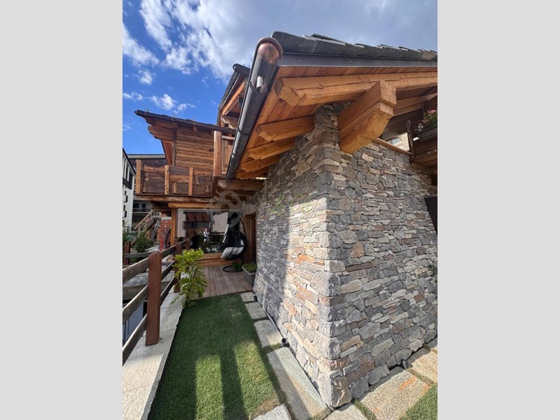 Appartamento in Affitto a Courmayeur, zona Centro, 7'500&euro;, 180 m², arredato, con Box