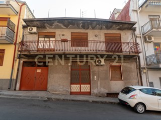 Appartamento in Vendita a Misterbianco, 135'000&euro;, 168 m², con Box