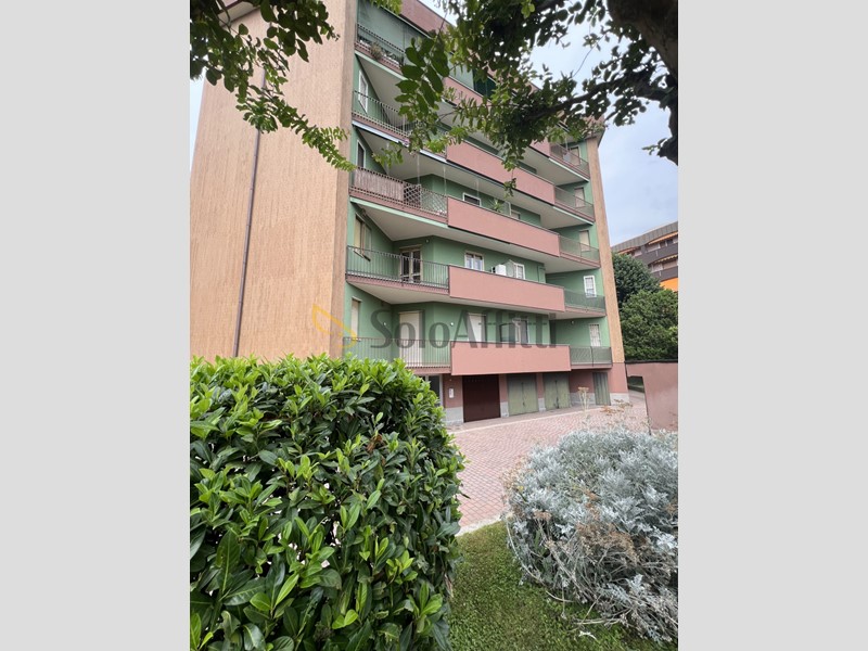 Trilocale in Affitto a Segrate, zona Centro, 1'300&euro;, 110 m², arredato