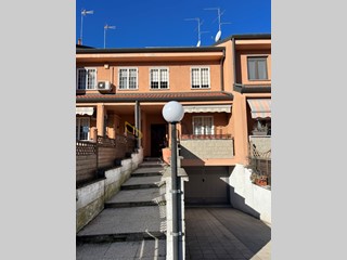 Appartamento in Affitto a Melzo, zona Ospedale, 2'000&euro;, 180 m², arredato, con Box