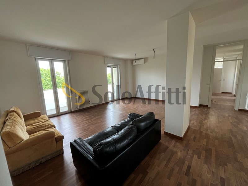 Quadrilocale in Affitto a Cassano d'Adda, zona Centro, 1'600&euro;, 150 m²