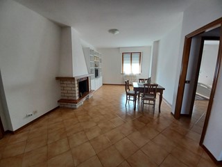 Trilocale in Affitto a Colle di Val D'Elsa, 600&euro;, 75 m², arredato