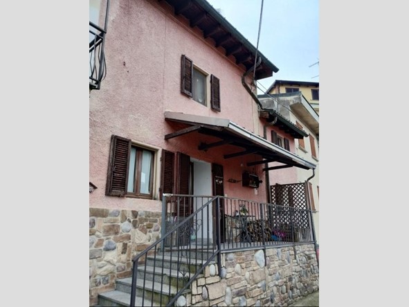 Quadrilocale in Vendita a Borgo Priolo, 12'600&euro;, 165 m², con Box