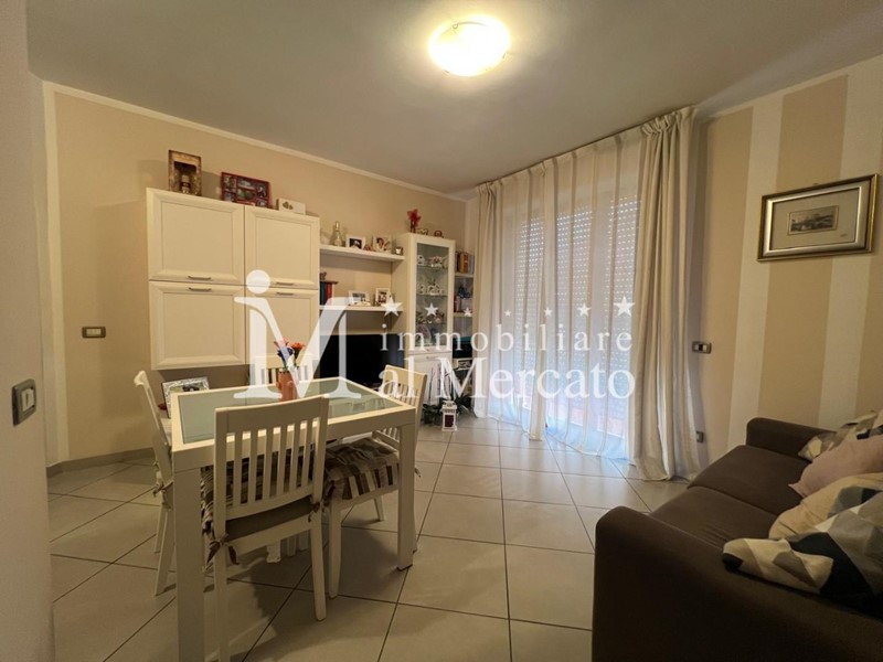 Trilocale in Vendita a Viareggio, zona Torre Del Lago Puccini, 167'000&euro;, 65 m², arredato