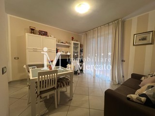 Trilocale in Vendita a Viareggio, zona Torre Del Lago Puccini, 167'000&euro;, 65 m², arredato