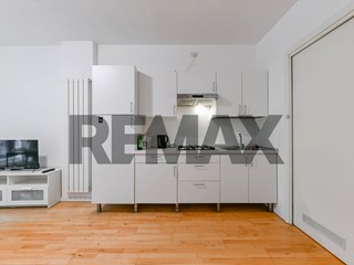 Trilocale in Vendita a Milano, 240'000&euro;, 75 m², con Box