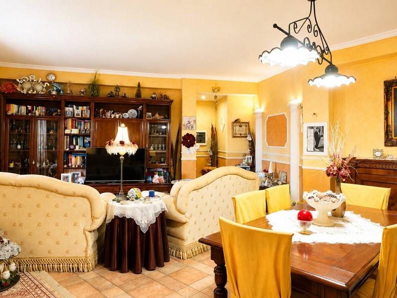 Appartamento in Vendita a Aci Catena, 140'000&euro;, 111 m²