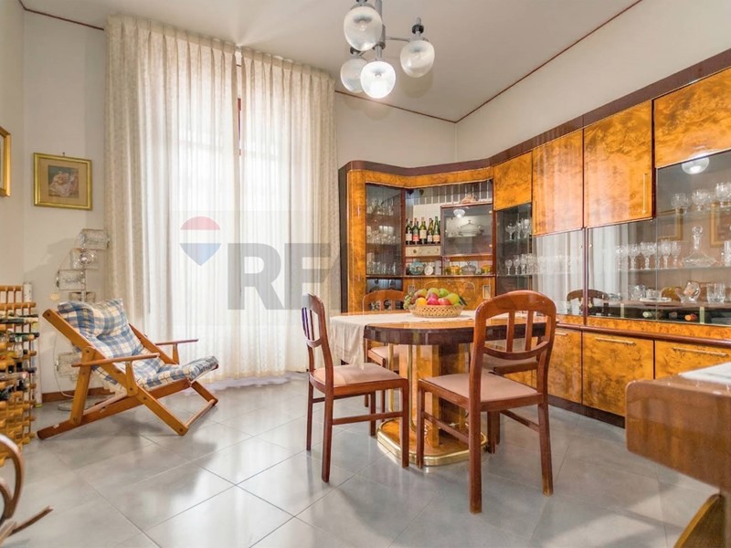 Appartamento in Vendita a Palermo, 315'000&euro;, 179 m²