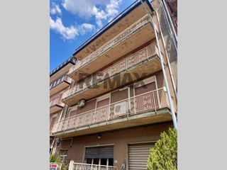 Quadrilocale in Vendita a Randazzo, 57'000&euro;, 146 m²